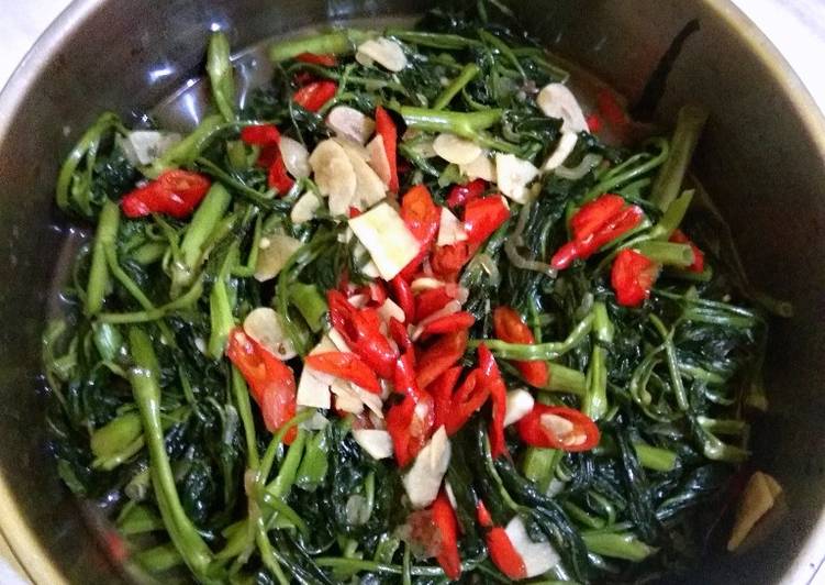 Langkah Mudah untuk Menyiapkan Tumis kangkung Anti Gagal