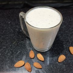 A picture of Almond sukeli smoothie.