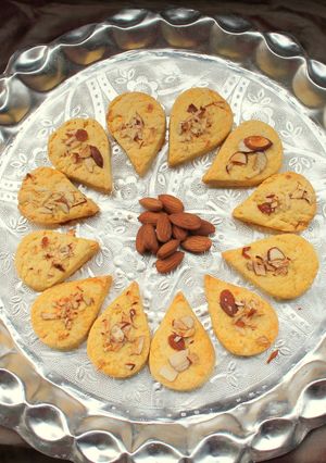 A picture of Eggless Almond and Custard powder cookies.