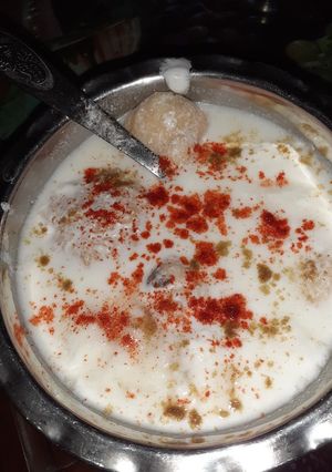 A picture of Dahi vada.