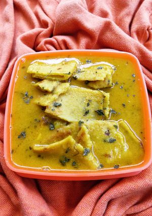 A picture of Besan Curry.