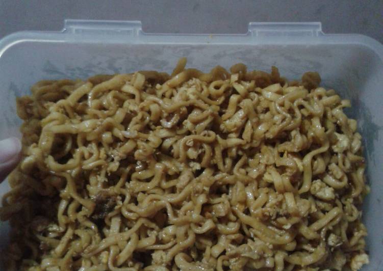 Langkah Mudah untuk Membuat Bakmi Goreng Polosan ala Anak Kos! yang Enak