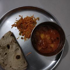 A picture of Aloo tamatar.