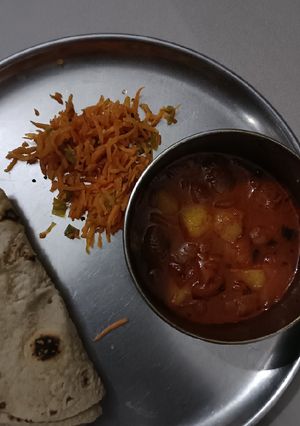 A picture of Aloo tamatar.