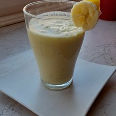 A picture of Fresh Pineapple smoothie.