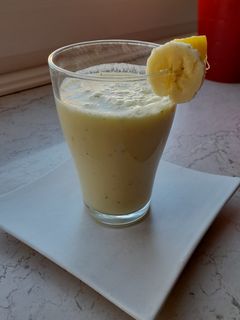 A picture of Fresh Pineapple smoothie.