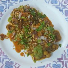 A picture of Ragda patties.