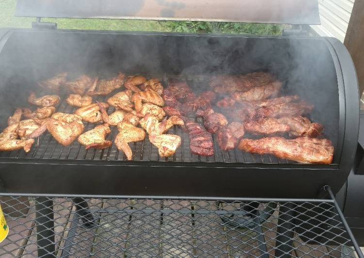 SMOKED Chicken Wings and Country Style Ribs π