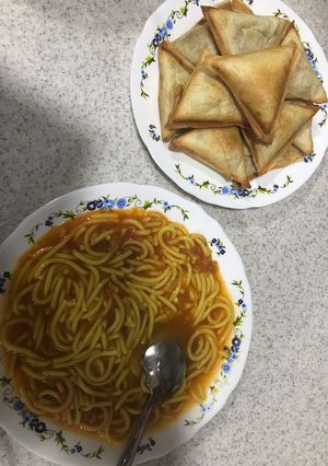 صورة لوصفة شوربة سباغيتي وسمبوسه