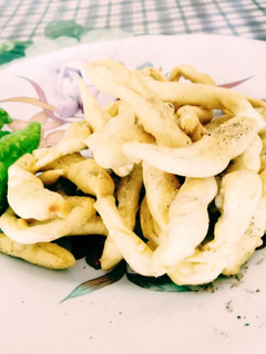 વણેલા ગાંઠીયા (Vanela Ganthiya Recipe In Gujarati) રેસીપી મુખ્ય ફોટો