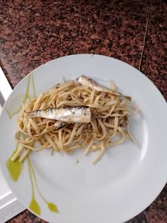 Una foto de Tallarines con sardinas en escabeche