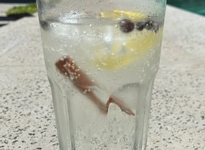 Una foto de Agua Saborizada con Especias y Limón