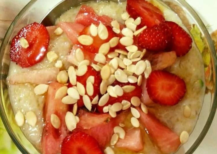 Recipe of Homemade Oatmeal with fruits and nuts