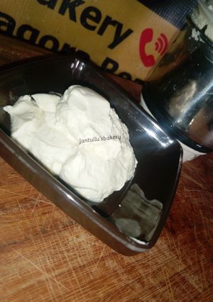 A picture of Homemade cream cheese.