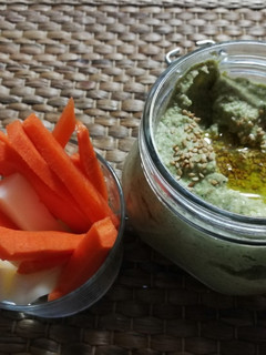 Una foto de Hummus de lentejas y brócoli vegano 🌱vegetariana