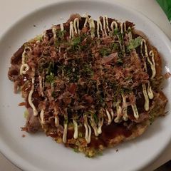 A picture of Okinomiyaki.