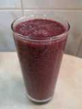 Jugo detox de fresa, arándano, plátano y linaza