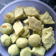 A picture of Milk powder or coconut powder Ladoo and Burfi.