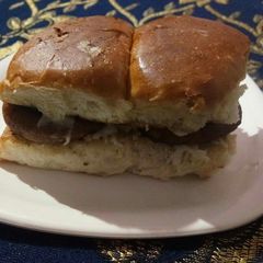 A picture of Tangy Cheese Vada Paav Burgar.