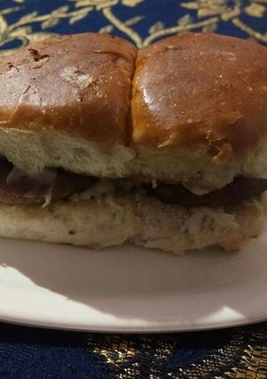A picture of Tangy Cheese Vada Paav Burgar.