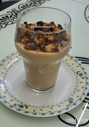 Une photo de Dessert café au lait et crumble