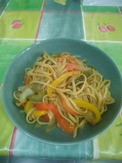 Una foto de Tallarines con salsa de soja