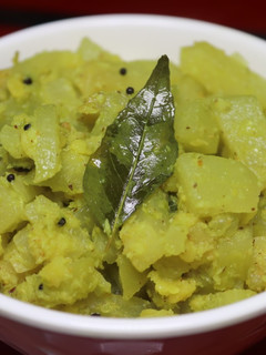 சுரைக்காய் பருப்பு கூட்டு (Suraikkaai paruppu koottu recipe in tamil) செய்முறை முக்கிய புகைப்படம்