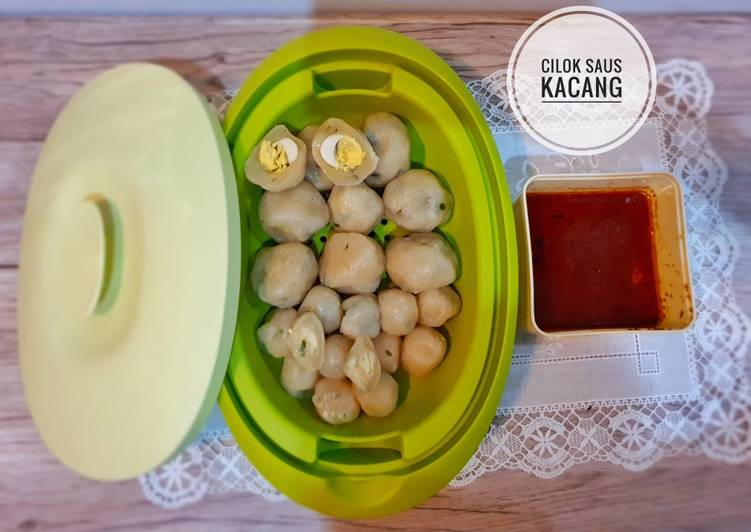 Cilok saus kacang