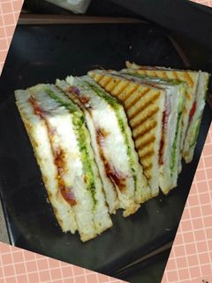 વેજ સેન્ડવીચ(Veg Sandwich Recipe in Gujarati) રેસીપી મુખ્ય ફોટો