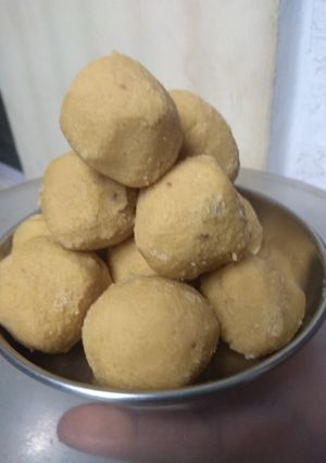 A picture of Besan k laddu # flours.