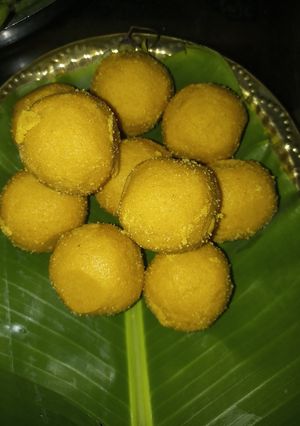 A picture of बेसन के लड्डू.