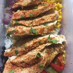 Lunchtime Chicken Fajita Bowls w/ Mexican white sauce A picture of Lunchtime Chicken Fajita Bowls w/ Mexican white sauce.