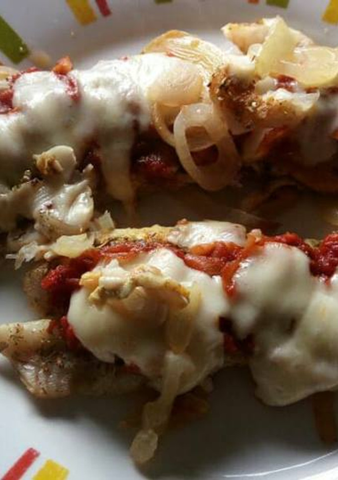 Una foto de Filet de merluza a la pizza