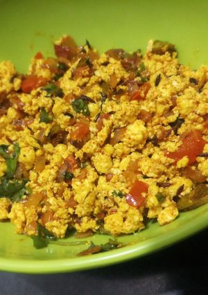 पनीर भुर्जी (Paneer Bhurji Recipe In Marathi) रेसिपी चे मुख्य फोटो