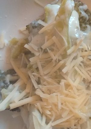 Una foto de Brócoli con salsa Blanca