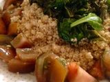 Espinacas rehogadas con quinoa y tomate fresco