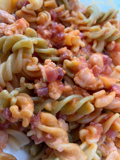 Una foto de Pasta con salsa de licor