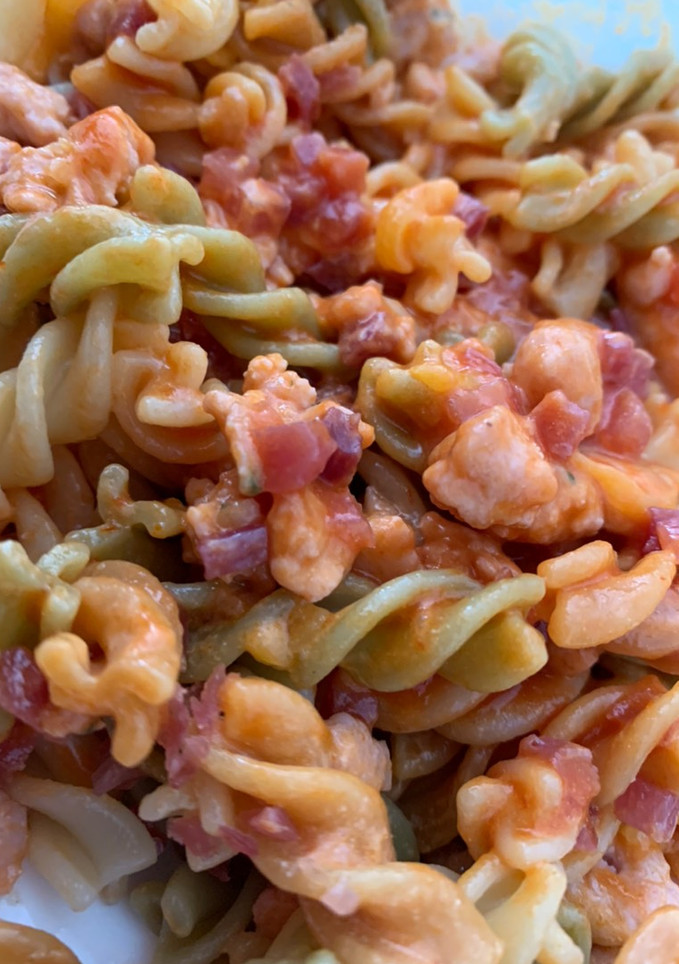 Una foto de Pasta con salsa de licor