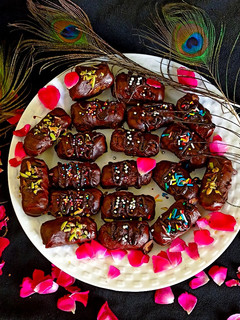 चॉकलेट बिस्कुट रोल (Chocolate biscuit roll recipe in hindi) रेसिपी मुख्य फोटो