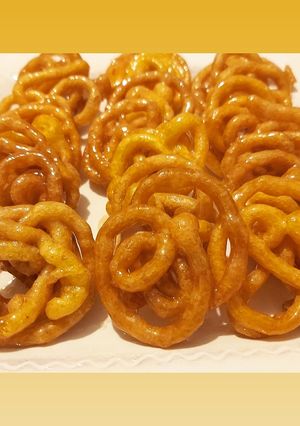 Une photo de Zlabia sans gluten enrobée de sirop de miel