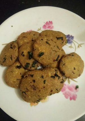 મેથી ની મઠડી (નમકીન) (Methi Mathdi Recipe in Gujarati) રેસીપી મુખ્ય ફોટો