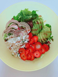 Una foto de Ensalada con fresa