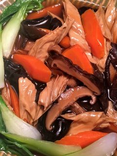 純素年菜~香菇木耳腐竹煲 的食譜成品照片