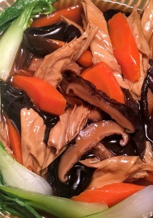 純素年菜~香菇木耳腐竹煲 的食譜成品照片