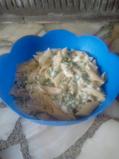 Una foto de Fideos con crema de jamón y verdeo