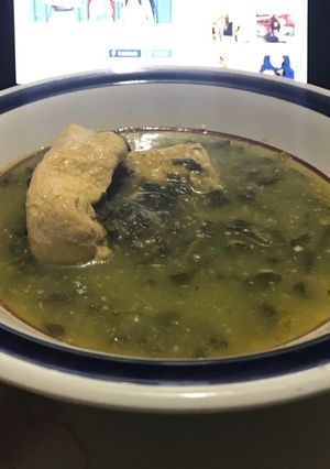 Una foto de Carne con Verdolagas en salsa verde
