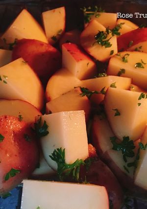 Hình của món Khoai Tây Nướng Lá Parsley.