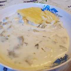 O poză a rețetei Ciulama de pui cu ciuperci pleurotus și smântână.