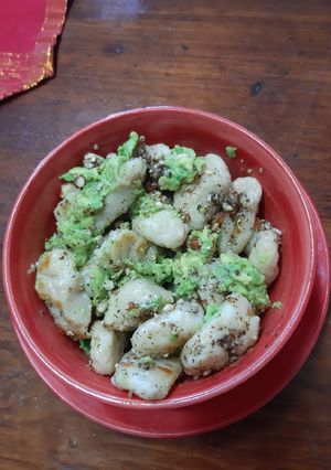 Una foto de Gnocchi al pesto con pollo