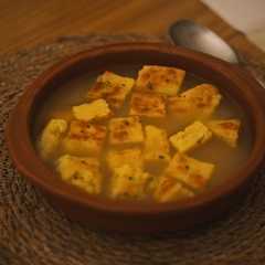 Una foto de Sopa de tortillitas 🥄🍲🍂🍁